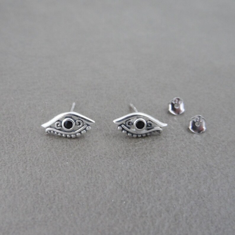 EGYPTIAN EYE PULL THROUGH EARRINGS - BLACK EYES - SILVER