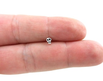 SINGLE Tiny Skull Sterling Silver Earring, Skull Earring, Skull Stud, Tiny Stud, Cartilage Stud, Multiple Piercing, Simple Stud,