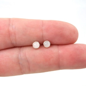 Boucles d’oreilles Rose Quartz en argent sterling, Boucles d’oreilles Rose Quartz Stud, Boucles d’oreilles roses, Boucles d’oreilles argentées, Boucles d’oreilles Dainty, Cadeau pour elle, goujons 4mm