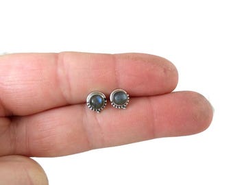 Orecchini in Labradorite in Argento Sterling, Orecchini in Labradorite, Regalo per Lei, Orecchini Minimalisti, Gioielli in Labradorite, Borchie con Pietre Preziose
