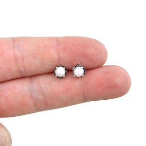 Boucles d’oreilles en quartz rose en argent sterling,boucles d’oreilles à clous de quartz rose, boucles d’oreilles roses, boucles d’oreilles en argent, boucles d’oreilles délicates, cadeau pour elle, clous 6mm