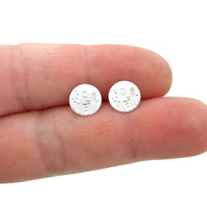 Pendientes de flores silvestres en plata de ley, pendientes redondos de flores silvestres, pendientes de flores, pendientes delicados, pendientes de esterlina, regalo para ella