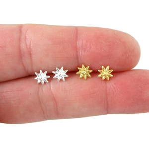 Tiny Flower Earrings in Sterling Silver, Flower Earrings, Daisy Earrings, Tiny Studs, Gold Earrings, Minimalist Earring, Dainty Earrings