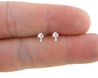 Kolczyki Tiny Mushroom w srebrze, Kolczyki Mushroom, Kolczyki Mushroom, Kolczyki Cartilage, Minimalistyczne Kolczyki, Delikatne Kolczyki