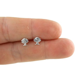 Winzige Baum Ohrringe in Sterling Silber, Baum Ohrstecker, Baum Ohrringe, kleine Baum Ohrstecker, zierliche Ohrringe, Sterling Silber Ohrringe, Geschenk für Sie