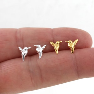 Piccolo colibrì orecchini in argento Sterling, colibrì orecchini, bambini Orecchini, piccoli borchie, uccello borchie, Dainty orecchini, regalo per lei