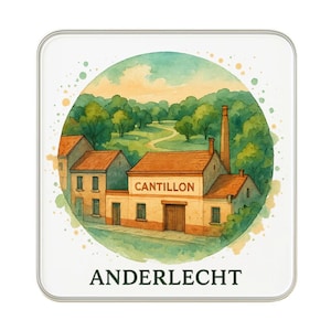 Puede incluir: Posavasos cuadrado con una ilustración en acuarela de un edificio con el texto "CANTILLON" y "ANDERLECHT". La obra de arte está situada en un fondo circular verde y amarillo, que representa un paisaje con árboles y una carretera sinuosa.