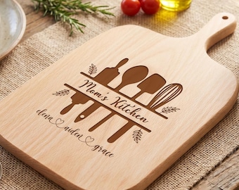 Personalisiertes Schneidebrett für Mama, Muttertagsgeschenk, Küchenbrett mit Gravur, Oma Geschenk, Geschenk für Mama, Familienname Charcuterie Board