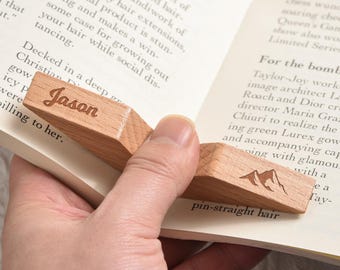 Personalized Wooden Book Page Holder,Custom Name Page Spreader, Wooden Thumb Book Holder, Book Lover Gift, Reading Accessory, Birthday Gift