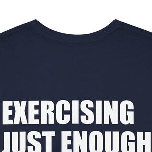 Maglietta da palestra divertente, maglietta fitness sarcastica "Esercitarsi quanto basta" immagine 13
