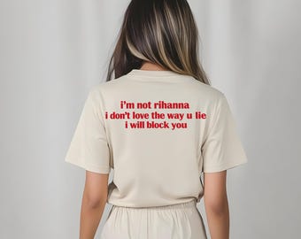 Chemise Je ne suis pas Rihanna, je n'aime pas ta façon de mentir, T-shirt drôle avec des personnages bloquants, Chemise à citation impertinente, T-shirt graphique sarcastique, Impression tendance dans le dos