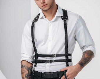 Custom Leather Suspenders for Groomsmen - Personalized Harness for Men, Wedding Gift, Stylish and Elegant Accessory for Special Occasions.