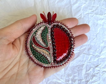 Pomegranate brooch pin Fruit jewelry Rosh hashanah Embroidered Garnet Round Red brooch Jewish gift Garnet Jewelry Vintage lapel pin