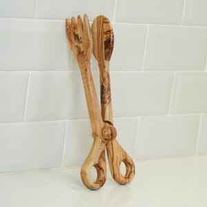 Handcrafted Olive Wood Salad Tongs with Scissor Grip – Rustic Natural Wooden Serving Utensils for Kitchen, Buffet and Dining Table