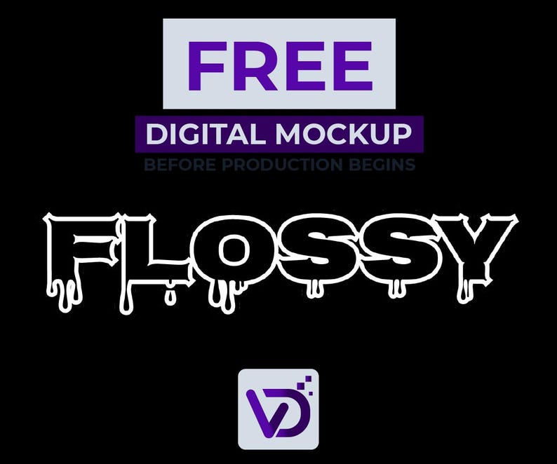 以下が含まれることがあります： 黒い背景に、紫色の「FREE」の文字が「DIGITAL MOCKUP」と「BEFORE PRODUCTION BEGINS」の上にあります。「FLOSSY」の文字は白で、滴るような効果があります。紫と白のロゴが下にあります。