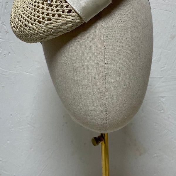 Classic BOW Fascinator, /Toquilla Straw,Ready to wear Fascinator Accessory, Artisanal handcrafted headwear, natural straw