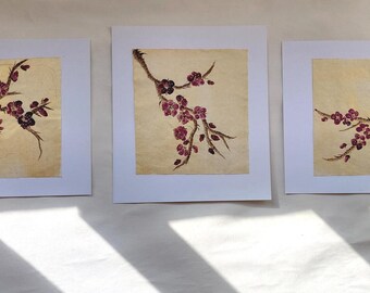 Harmonie des fleurs dorées – Ensemble de trois peintures originales | Gouache sur papier de riz doré | Art mural botanique | Trio floral