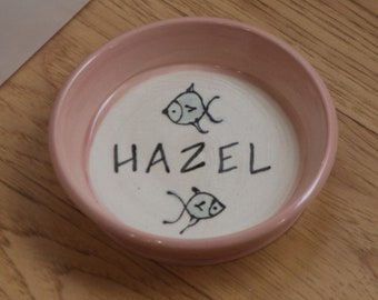 Cat Food Dish / Personalized with Cat's Name / Choice of Colors / Fish Pattern / Gift for Cat / Gift for Cat Owner / Gift Under 30