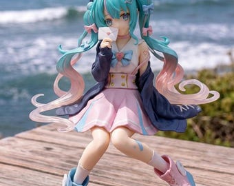 Kawaii Hatsune Miku, statuetta seduta che tiene in mano una lettera, oggetto da collezione anime per la scrivania, regalo per otaku.