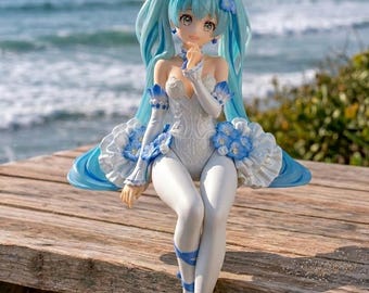 Statuetta di Hatsune Miku con abito floreale – Statua anime kawaii, da collezione, regalo a tema Vocaloid