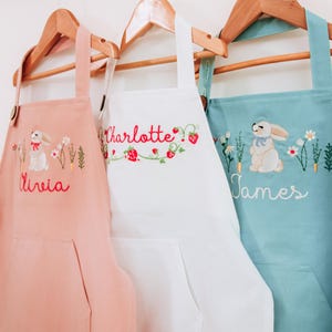 Niedliche Schürze für Kinder - Gestickte Schürze mit Namen - Kleinkind Weihnachtsgeschenk Personalisiert