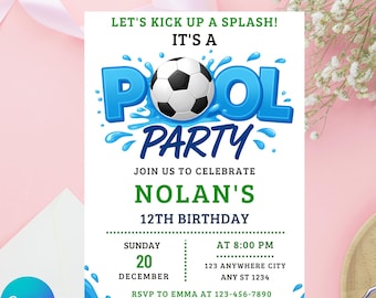 Puede incluir: Una invitación blanca con temática de fiesta en la piscina. El diseño presenta un balón de fútbol, salpicaduras de agua azules y el texto "POOL PARTY". Incluye detalles para el 12 cumpleaños de Nolan, con fecha, hora e información de RSVP.