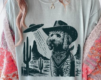 Maglietta vintage Goldendoodle UFO - Maglietta con cane da cowboy western, maglietta con barboncino ibrido alieno retrò, regalo per mamma e papà, divertente Goldendoodle