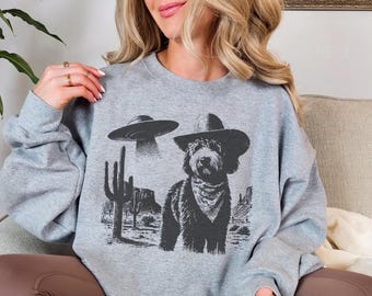 Sudadera vintage Bernedoodle OVNI: Bernedoodle vaquero occidental, jersey retro de perro extraterrestre, regalo perfecto para mamás, papás y amantes de los perros.