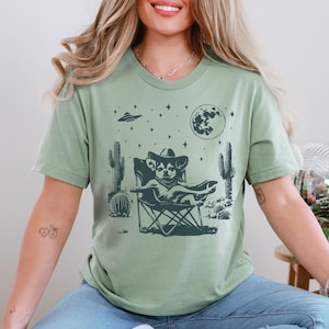 Chihuahua, Funny Dog Shirt, Vintage Dog Shirt, UFO Western Shirt, Retro T-Shirt, Cowboy TShirt, Dog Mom Shirt, Chihuahua Mom, Chihuahua Dad