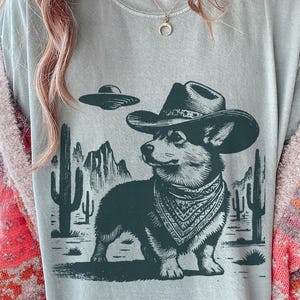 Vintage Corgi UFO Shirt – Retro Cowboy Alien Dog T-Shirt, Funny Western Corgi Gift for Dog Lovers, Corgi Mom or Dad Tee