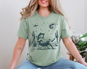 Golden Retriever, Vintage Dog Shirt, UFO Western Shirt, Retro T-Shirt, Cowboy Dog TShirt, Golden Mom, Golden Dad, Golden Retriever Gift