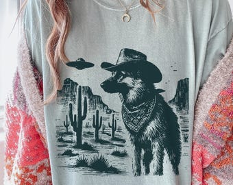 Vintage German Shepherd UFO Shirt – Western Cowboy GSD Tee, Retro Alien Dog T-Shirt, Perfect Gift for Shepherd Mom, Dad & Dog Lovers