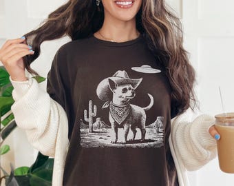 Chihuahua Western T-Shirt: Cowboy Dog Mom Wild West Country Style Gift Tee - Ranch Dog Dad Desert Alien Design
