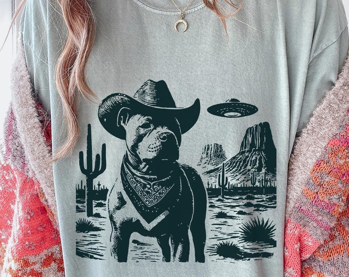 Vintage Pitbull UFO Shirt – Western Cowboy Pittie Tee, Retro Alien Dog T-Shirt, Perfect Gift for Pitbull Mom, Dad & Dog Lovers