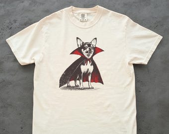 Camiseta de Chihuahua Vampiro - Camiseta Gótica para Mascotas Drácula - Regalo Divertido para Mamás y Papás - Colores Vintage Comfort 1717