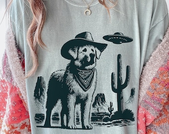 Vintage Great Pyrenees UFO Shirt – Western Cowboy Great Pyrenees Tee, Retro Alien Mountain Dog Desert, Gift for Pyrenees Mom Dad, Funny Dog
