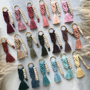 You can personalize the macrame keychains knitted with 100% cotton yarn as you wish. You can create your order in the colors you want.