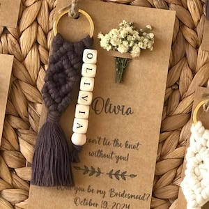 You can personalize the macrame keychains knitted with 100% cotton yarn as you wish. You can create your order in the colors you want.