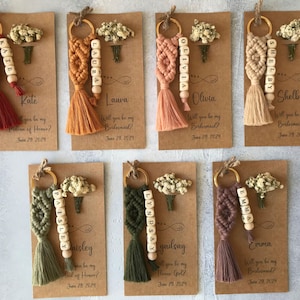 You can personalize the macrame keychains knitted with 100% cotton yarn as you wish. You can create your order in the colors you want.