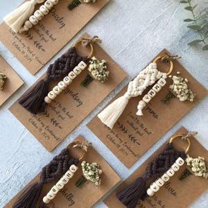 You can personalize the macrame keychains knitted with 100% cotton yarn as you wish. You can create your order in the colors you want.