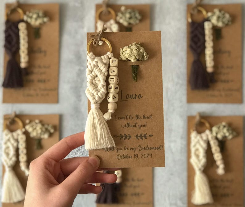 You can personalize the macrame keychains knitted with 100% cotton yarn as you wish. You can create your order in the colors you want.