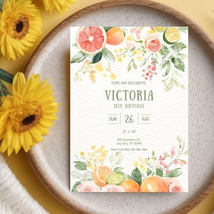 Sjabloon verjaardagsuitnodiging citrus, uitnodiging voor feestje citroen, afdrukbaar jubileumdiner, download, grapefruit, tropische citrus en bloemen