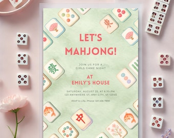 Könnte beinhalten: Eine pastellrosa Einladung mit dem Text "Let's Mahjong!" umgeben von Aquarell-Mahjong-Steinen. Die Einladung enthält Details für einen Mädchen-Spieleabend bei Emily, mit Datum, Uhrzeit und RSVP-Informationen.