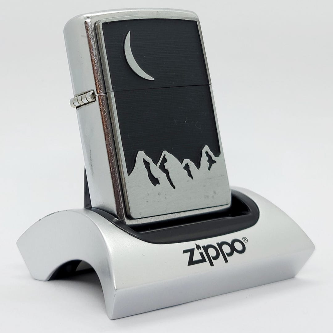 Vintage Zippo Lighter 2000 Marlboro Crescent Moon Over Mountain
