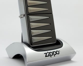 Encendedor Zippo vintage de 2002, Silver Spears Techno Series, coleccionable, nuevo en caja.