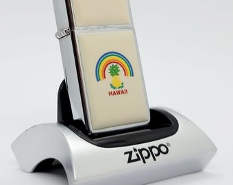 Encendedor Zippo Ultralight Hawaii Rainbow de 1985, una joya coleccionable fina y beige.