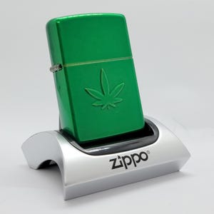 Zippo 29662 Stamped Leaf Meadow Green Lighter High Polish New in Box Collectible