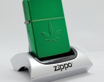 Encendedor Zippo 29662 con estampado de hojas, color verde prado, pulido intenso, nuevo en caja, coleccionable