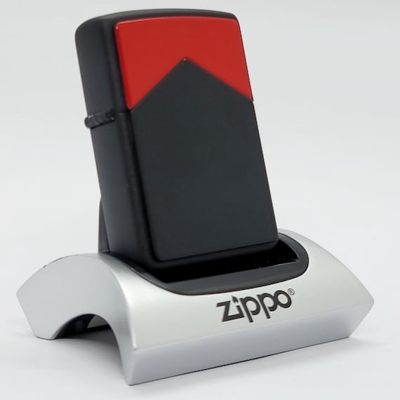 Vintage 1996 Zippo Marlboro Red Roof Lighter: Matte Black Vintage 1996 Zippo Marlboro Red Roof Lighter: Matte Black