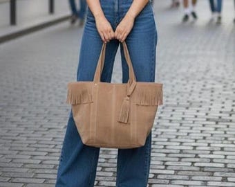 Borsa tote artigianale in finta pelle scamosciata con frange – Beige, stile boho